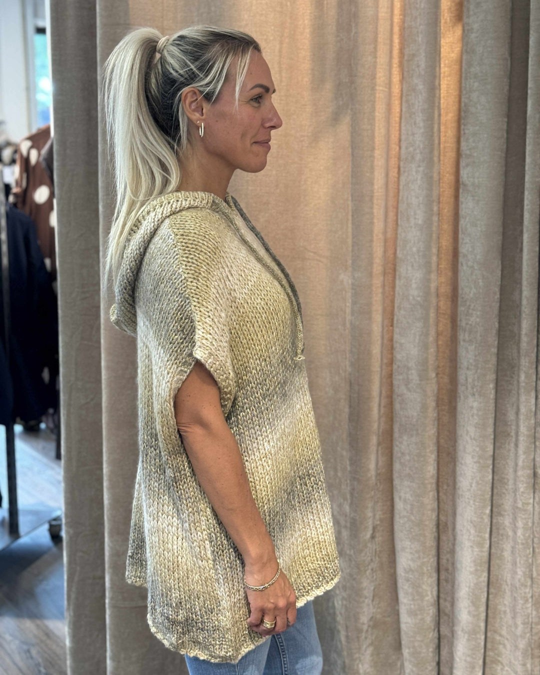 Strik vest med hætte